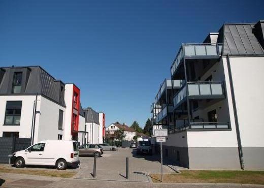 Das „Sparkassen-Trio“ fügt sich harmonisch ins Stadtbild ein. Fotos: Zylla Das „Sparkassen-Trio“ fügt sich harmonisch ins Stadtbild ein. Fotos: Zylla