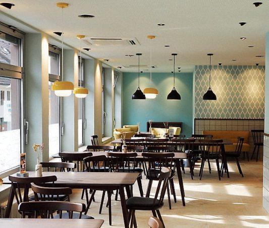 Café-Ambiente mit feinem lokalem Akzent bietet der Bäcker Saur an seinem neuen Standort in Freudenstadt.