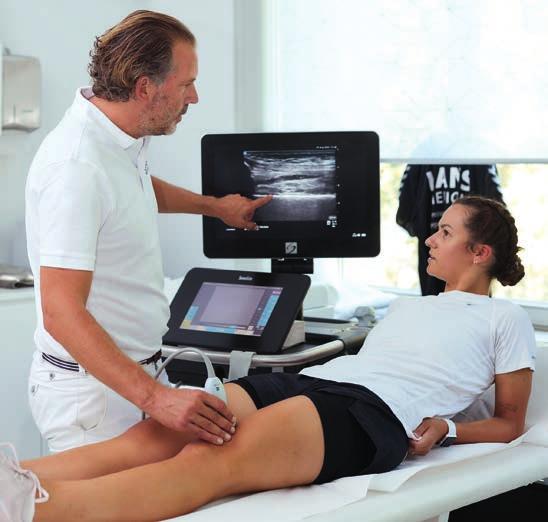 Ultraschall: Der Ärztliche Direktor erklärt der Patientin detailliert, was er sieht.