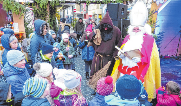 Auch der Nikolaus darf natürlich nicht fehlen. Auch der Nikolaus darf natürlich nicht fehlen.