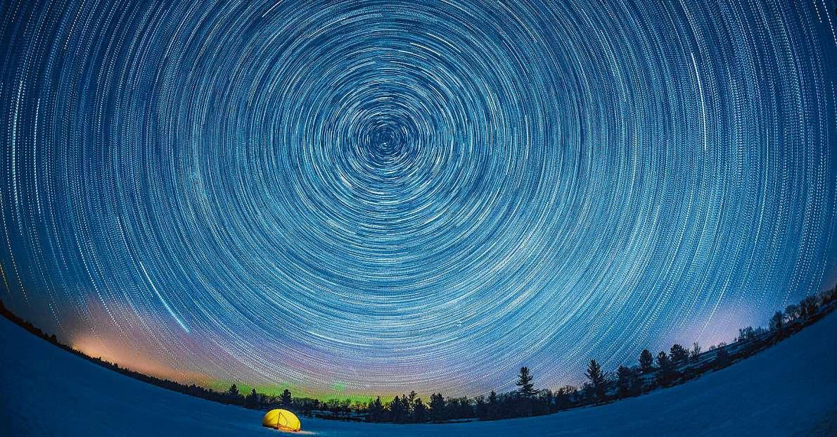 Wenn es Nacht wird in Ontario, bietet sich Naturliebhabern ein atemberaubender Himmel, der hier mittels Langzeitbelichtung künstlerisch in Szene gesetzt ist. FOTO: DESTINATION ONTARIO
