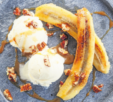Nachspeise: gegrillte Banane mit veganem Vanilleeis. FOTOS: PICALOTTA; 5SECOND / ISTOCKPHOTO Nachspeise: gegrillte Banane mit veganem Vanilleeis. FOTOS: PICALOTTA; 5SECOND / ISTOCKPHOTO