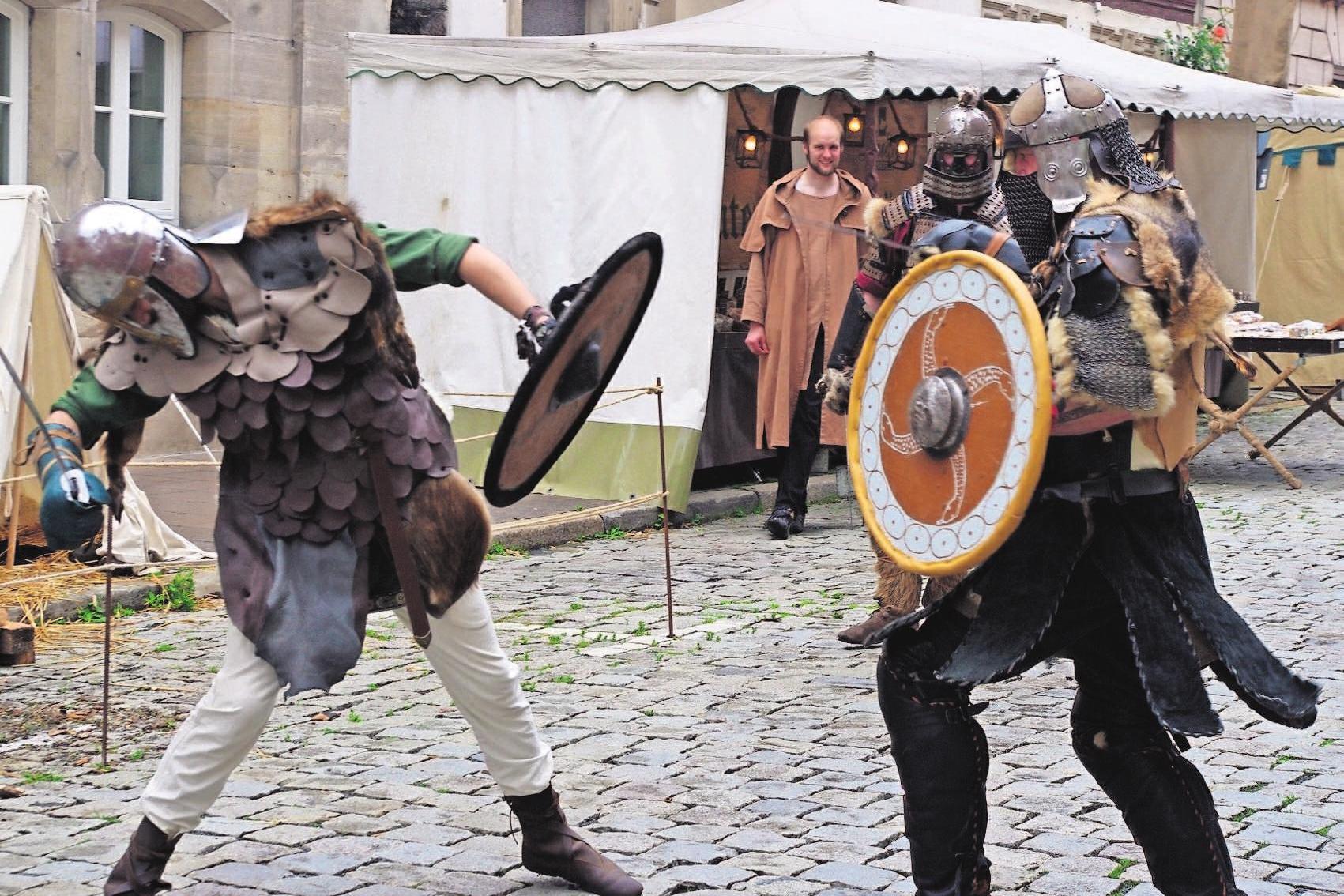 Besucher dürfen sich auf eine unterhaltsame historische Reise in die Vergangenheit freuen. Besucher dürfen sich auf eine unterhaltsame historische Reise in die Vergangenheit freuen.