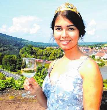 Weinprinzessin Lena Dornbusch freut sich auf viele Besucher der Homburger „Schoppen-Olympiade“. Weinprinzessin Lena Dornbusch freut sich auf viele Besucher der Homburger „Schoppen-Olympiade“.