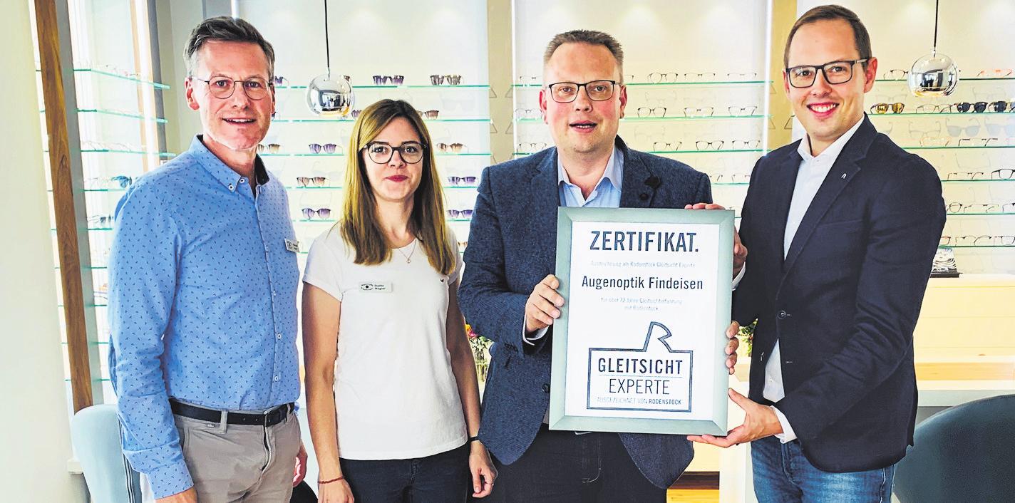 GLEITSICHT-EXPERTEN: Das Team um Tim Findeisen (2.v.r.) freut sich über das Zertifikat. Foto:Augenoptik Findeisen GLEITSICHT-EXPERTEN: Das Team um Tim Findeisen (2.v.r.) freut sich über das Zertifikat. Foto:Augenoptik Findeisen