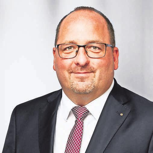 Thomas Lammert (unten) empfiehlt das Fujitsu Lifebook, das bei AFB runderneuert wird. Thomas Lammert (unten) empfiehlt das Fujitsu Lifebook, das bei AFB runderneuert wird.