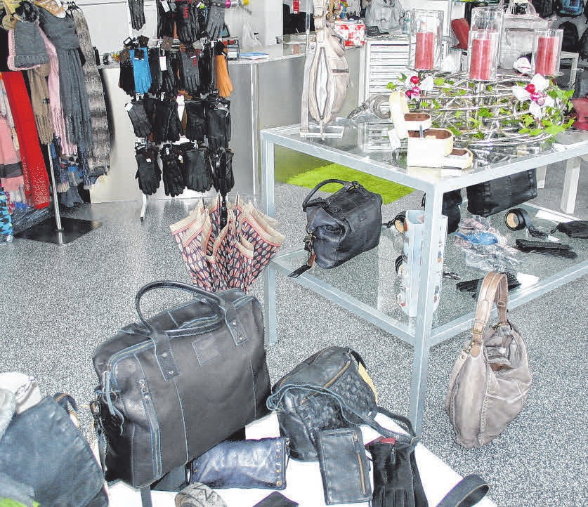 Wer noch ein passendes Weihnachtsgeschenk sucht, wird bei MGM Lederwaren garantiert fündig. Wer noch ein passendes Weihnachtsgeschenk sucht, wird bei MGM Lederwaren garantiert fündig.