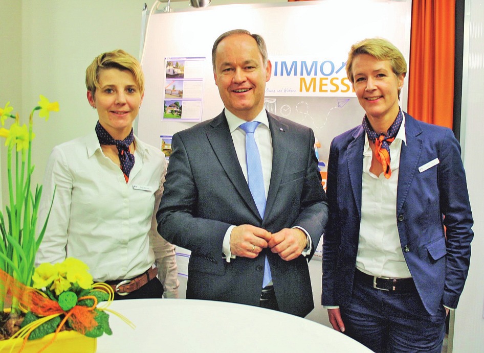 Vorstand Kai Schubert und seine Mitarbeiterinnen Tanja Kerwat (links) und Sabine Deker Foto: jae