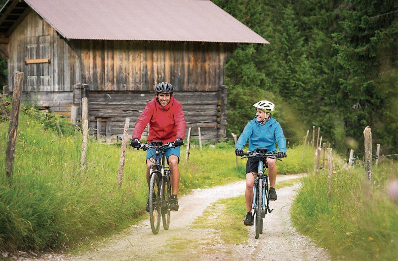 Ein hochwertiger Helm sollte bei allen Radtouren selbstverständlich sein. Bild: djd/Bosch eBike Systems