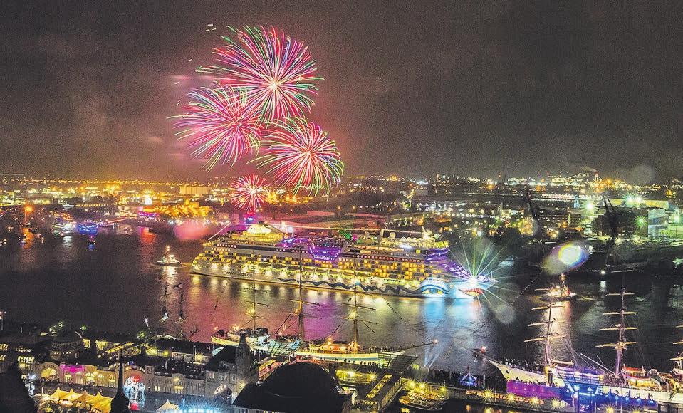 Himmelsspektakel: Das große AIDA Feuerwerk zählt zu den besonders beliebten Highlights des Hafengeburtstags Foto: AIDA Cruise/CH Lietzmann