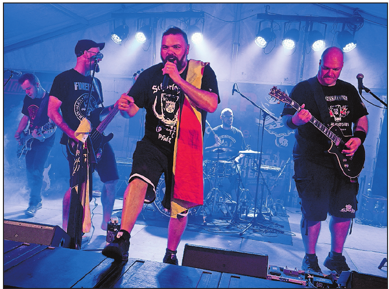 Fine R.I.P. rocken am Sonntag das Bürgerfest. FOTO: SCHOBER Fine R.I.P. rocken am Sonntag das Bürgerfest. FOTO: SCHOBER