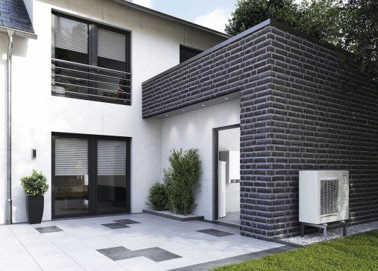 Mit den neuen Förderrichtlinien für erneuerbare Energien läutet der Staat die Abkehr von fossilen Brennstoffen ein. Für den Einbau einer Wärmepumpe beispielsweise gibt es Zuschüsse bis zu 45 Prozent der Investitionssumme. Nähere Informationen gibt es beim Heizungsfachbetrieb vor Ort. Bild: Bundesverband Wärmepumpe (BWP) e.V./ Viessman/txn Mit den neuen Förderrichtlinien für erneuerbare Energien läutet der Staat die Abkehr von fossilen Brennstoffen ein. Für den Einbau einer Wärmepumpe beispielsweise gibt es Zuschüsse bis zu 45 Prozent der Investitionssumme. Nähere Informationen gibt es beim Heizungsfachbetrieb vor Ort. Bild: Bundesverband Wärmepumpe (BWP) e.V./ Viessman/txn