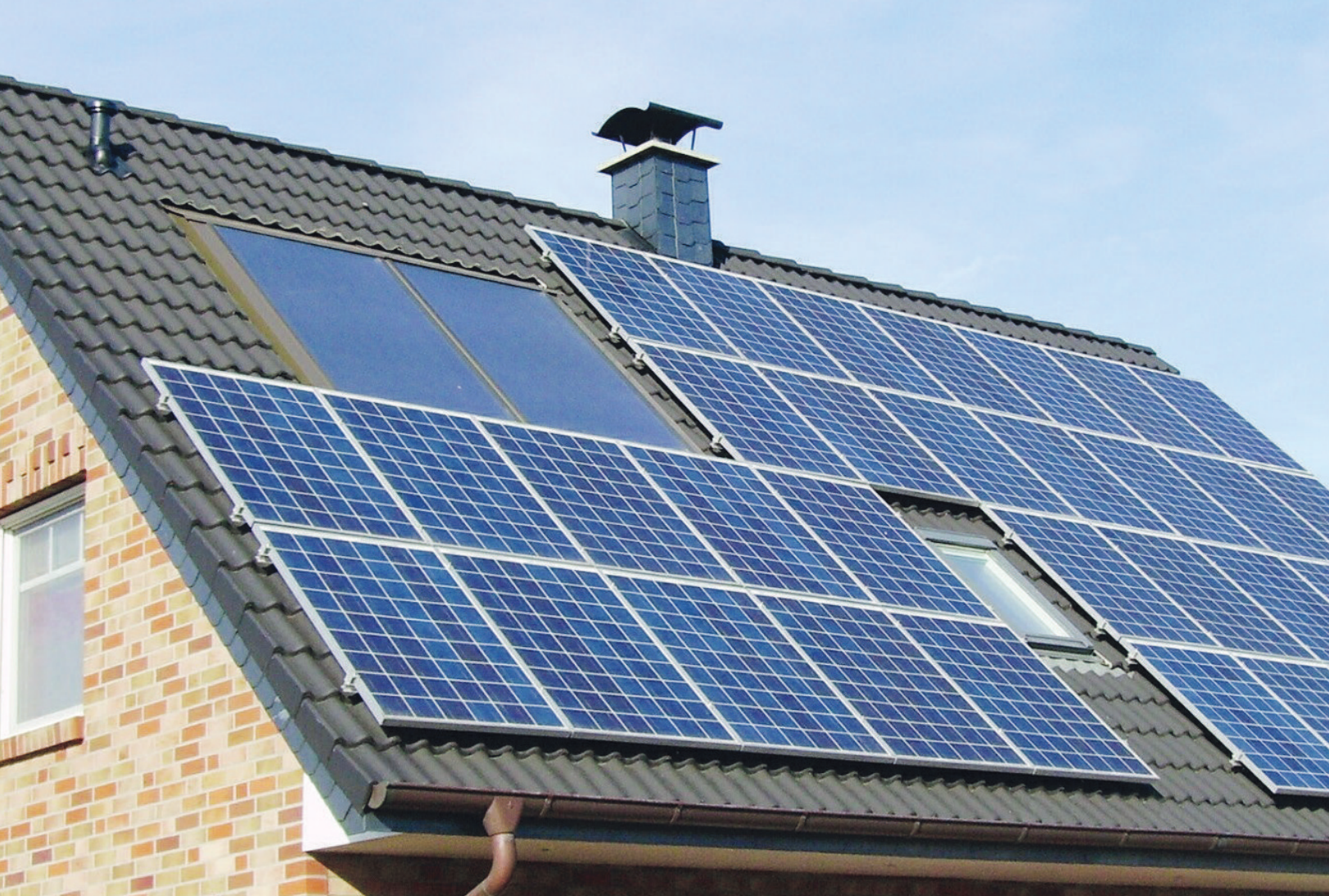 Wer mit einer Fotovoltaik-Anlage für sein Haus liebäugelt, um selbst Strom zu erzeugen, dem helfen die Mitarbeiter der Stadtwerke Tornesch gern weiter Foto: pixabay