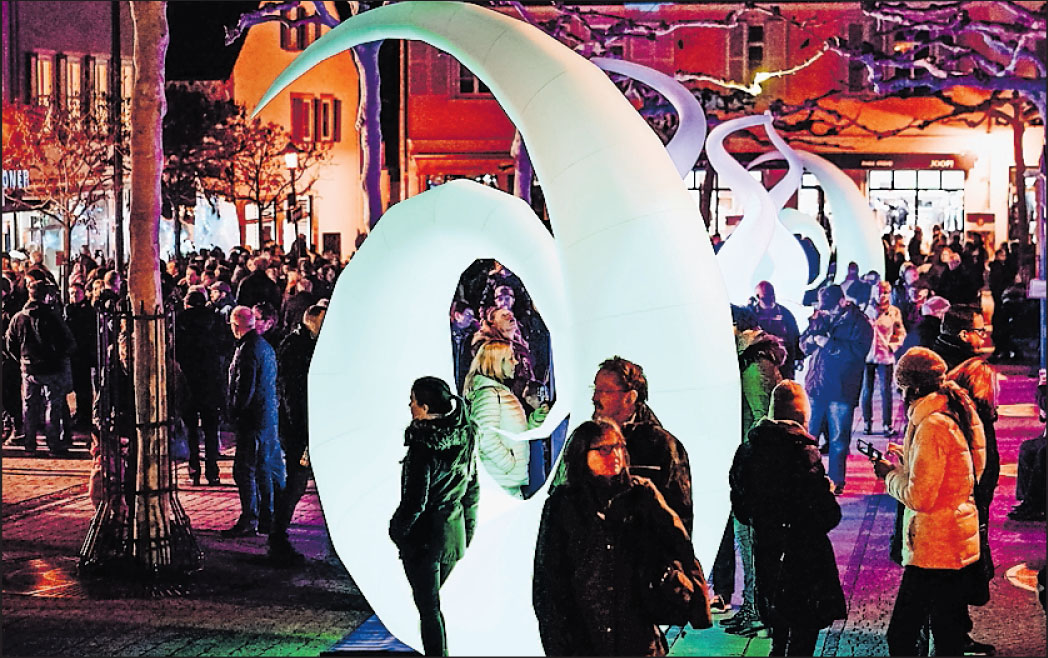 Imposante Illuminationen: die Leuchtschnecken auf Straßen und Plätzen. FOTO: STADT BAD DÜRKHEIM/FRE Imposante Illuminationen: die Leuchtschnecken auf Straßen und Plätzen. FOTO: STADT BAD DÜRKHEIM/FRE
