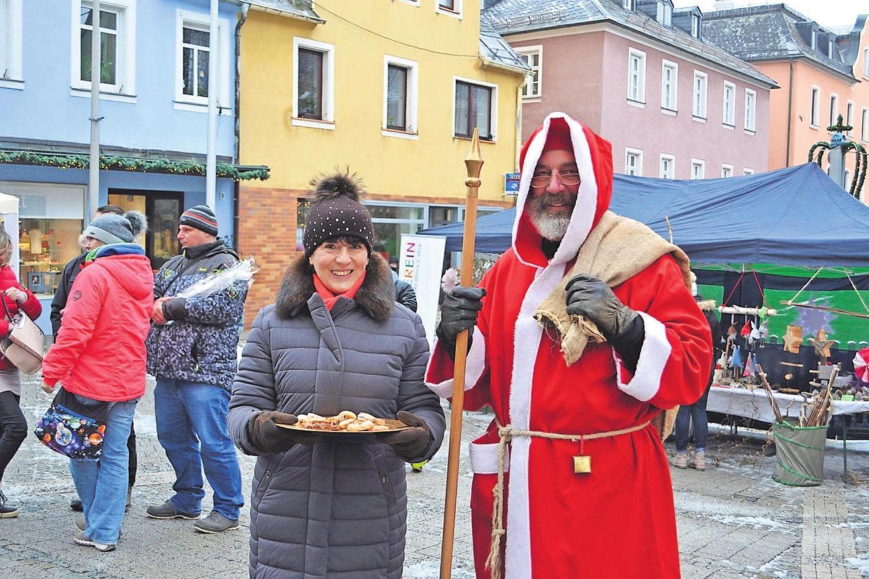 Am Samstag, 30. November, beginnt der karitative Weihnachtsmarkt auf dem Martin-Luther-Platz um 10 Uhr. Fotos: Silke Meier Am Samstag, 30. November, beginnt der karitative Weihnachtsmarkt auf dem Martin-Luther-Platz um 10 Uhr. Fotos: Silke Meier