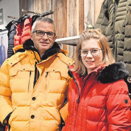 Power-Farben: Timm Gollub und Cira Kroening stellen die Trendjacken von Wellensteyn vor. Power-Farben: Timm Gollub und Cira Kroening stellen die Trendjacken von Wellensteyn vor.