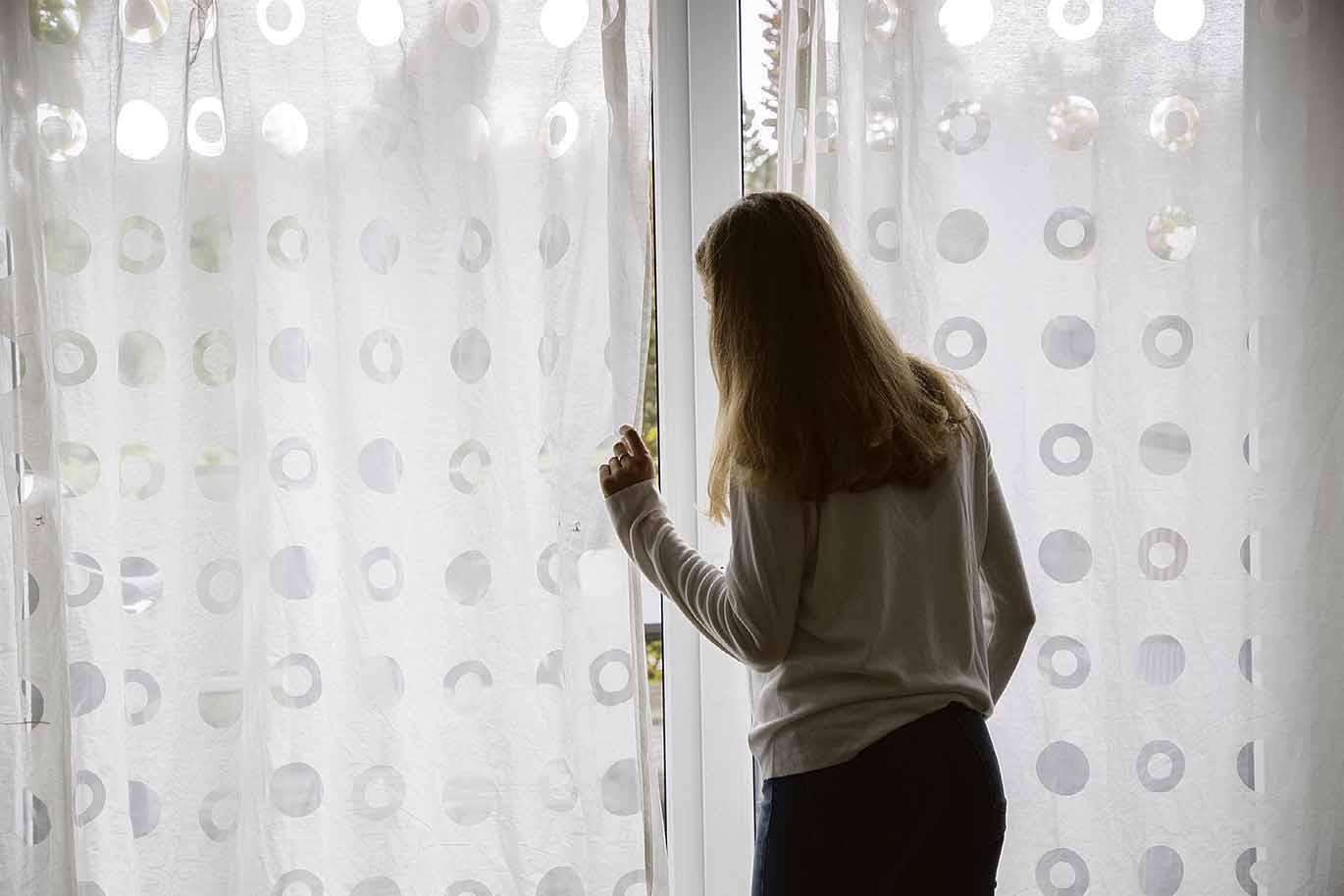 Rückzug und Selbstisolation – damit reagieren oft Menschen, die unter einer Sozialen Phobie leiden. Foto: AOK Mediendienst Rückzug und Selbstisolation – damit reagieren oft Menschen, die unter einer Sozialen Phobie leiden. Foto: AOK Mediendienst
