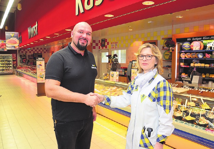 Sven Zeidler und Britta Gieseke bei der symbolischen Übergabe des E-Center in Königslutter. Foto: of Sven Zeidler und Britta Gieseke bei der symbolischen Übergabe des E-Center in Königslutter. Foto: of