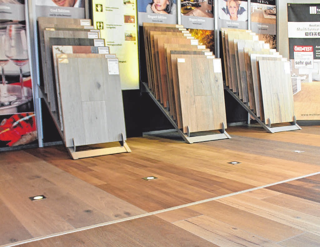 Große Austellung an Böden bei Holz-Scheck FOTO: SU