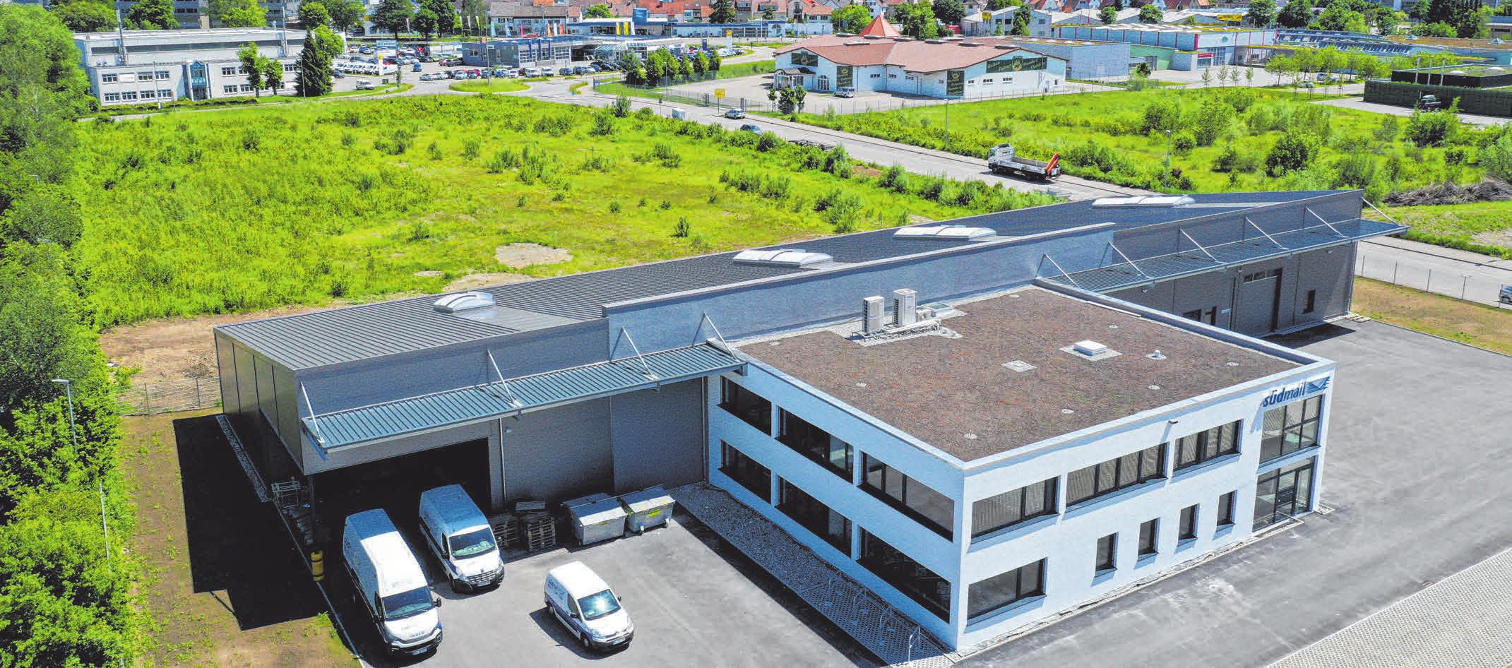 Die Vogelperspektive: Der Neubau entstand im Gewerbegebiet in Weingarten. FOTO: FELIX KÄSTLE Die Vogelperspektive: Der Neubau entstand im Gewerbegebiet in Weingarten. FOTO: FELIX KÄSTLE