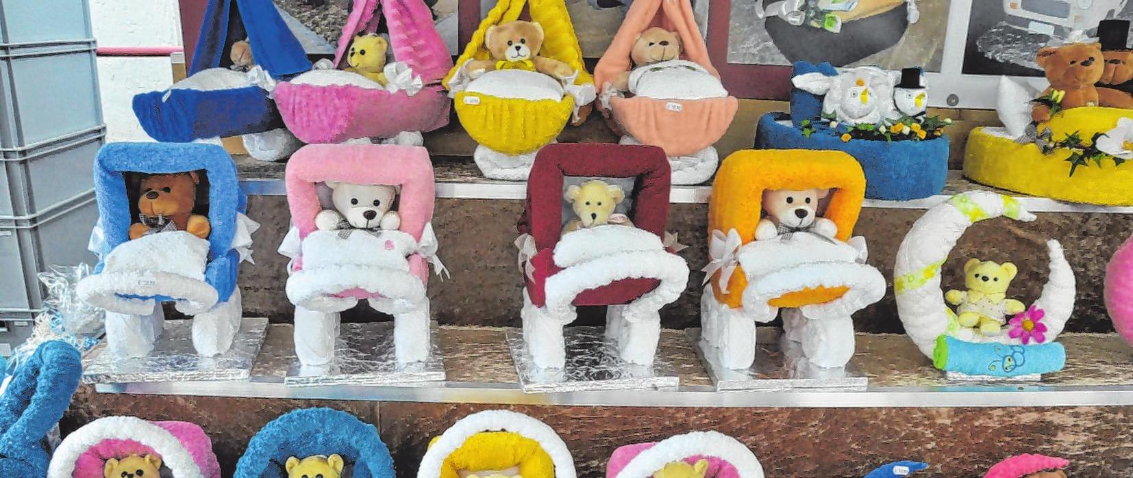Viele liebevoll gestaltete Geschenke gibt es wieder zu bestaunen. Fotos: Patrick Bruckner Viele liebevoll gestaltete Geschenke gibt es wieder zu bestaunen. Fotos: Patrick Bruckner