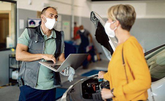 Mehr Komfort und Sicherheit am Steuer: Die Profis in der Werkstatt können zu den Vorteilen einer Standheizung individuell beraten und den Einbau fachgerecht vornehmen. Bild: djd/Webasto/Getty Images/Drazen Zigic Mehr Komfort und Sicherheit am Steuer: Die Profis in der Werkstatt können zu den Vorteilen einer Standheizung individuell beraten und den Einbau fachgerecht vornehmen. Bild: djd/Webasto/Getty Images/Drazen Zigic