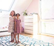 In den eigenen vier Wänden wünschen sich Familien Sicherheit und Geborgenheit – auch vor Einbrechern. Foto: djd/Bauherren-Schutzbund In den eigenen vier Wänden wünschen sich Familien Sicherheit und Geborgenheit – auch vor Einbrechern. Foto: djd/Bauherren-Schutzbund