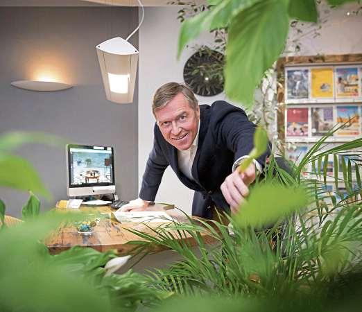 Spezialist für Urlaubsreisen und Kreuzfahrten mit individueller Beratung rund um die Reiseplanung: Bernd Klose FOTO: PEPE LANGE Spezialist für Urlaubsreisen und Kreuzfahrten mit individueller Beratung rund um die Reiseplanung: Bernd Klose FOTO: PEPE LANGE