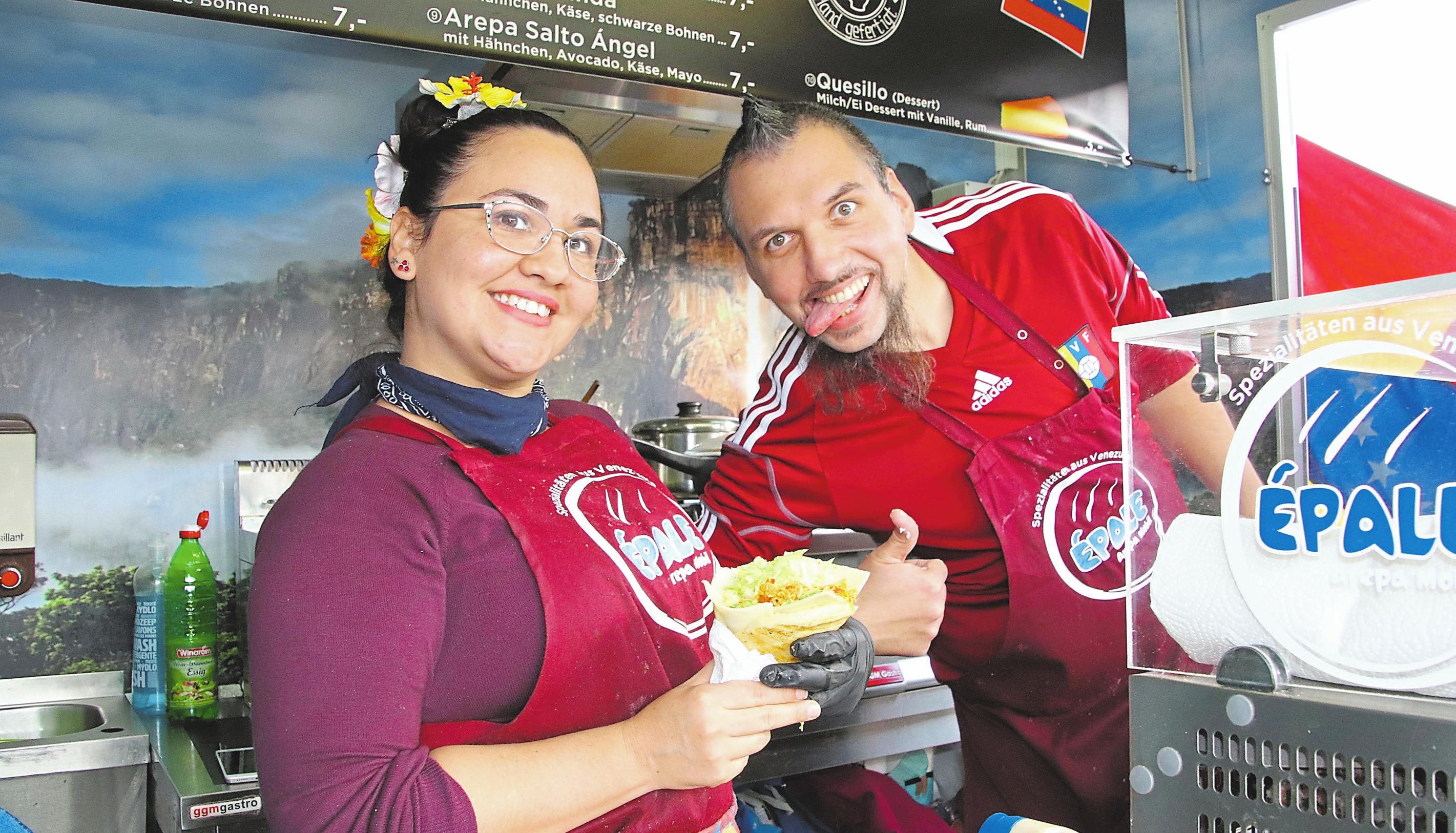 Auf der Streetfood-Meile werden ausgefallene kulinarische Wünsche von den Foodies erfüllt. Foto: Guido Kratzke Auf der Streetfood-Meile werden ausgefallene kulinarische Wünsche von den Foodies erfüllt. Foto: Guido Kratzke