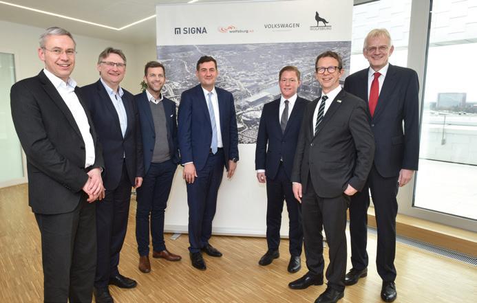 Kai-Uwe Hirschheide (Stadtbaurat), Dr. Frank Fabian (Vorstand Wolfsburg AG), Dennis Weilmann (Dezernent für Wirtschaft, Digitales und Kultur), Gunnar Kilian (Volkswagen Personalvorstand und Vorsitzender des Aufsichtsrats der Wolfsburg AG), Timo Herzberg (SIGNA-Vorstand), Klaus Mohrs (Oberbürgermeister), Manfred Günterberg (Vorstand Wolfsburg AG). Foto: © Lars Landmann Kai-Uwe Hirschheide (Stadtbaurat), Dr. Frank Fabian (Vorstand Wolfsburg AG), Dennis Weilmann (Dezernent für Wirtschaft, Digitales und Kultur), Gunnar Kilian (Volkswagen Personalvorstand und Vorsitzender des Aufsichtsrats der Wolfsburg AG), Timo Herzberg (SIGNA-Vorstand), Klaus Mohrs (Oberbürgermeister), Manfred Günterberg (Vorstand Wolfsburg AG). Foto: © Lars Landmann