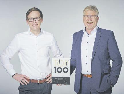 Freuen sich über die Auszeichnung „Top 100-Siegel 2021“: die Geschäftsführer Sebastian Plumhof (links) und Jürgen Georgi. Fotos: Georgi group