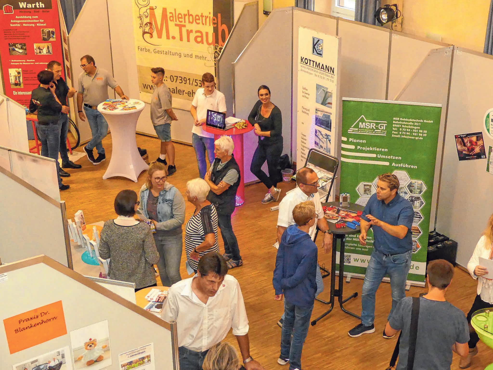 Im Bürgerhaus gibt’s die Gelegenheit mit vielen Ausbildungsbetrieben zu sprechen Im Bürgerhaus gibt’s die Gelegenheit mit vielen Ausbildungsbetrieben zu sprechen