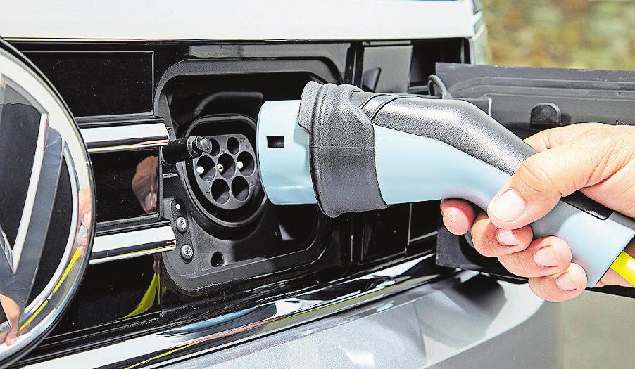 Mit voller Ladung schaffen wir um die 40 Kilometer rein elektrisch. Mit voller Ladung schaffen wir um die 40 Kilometer rein elektrisch.