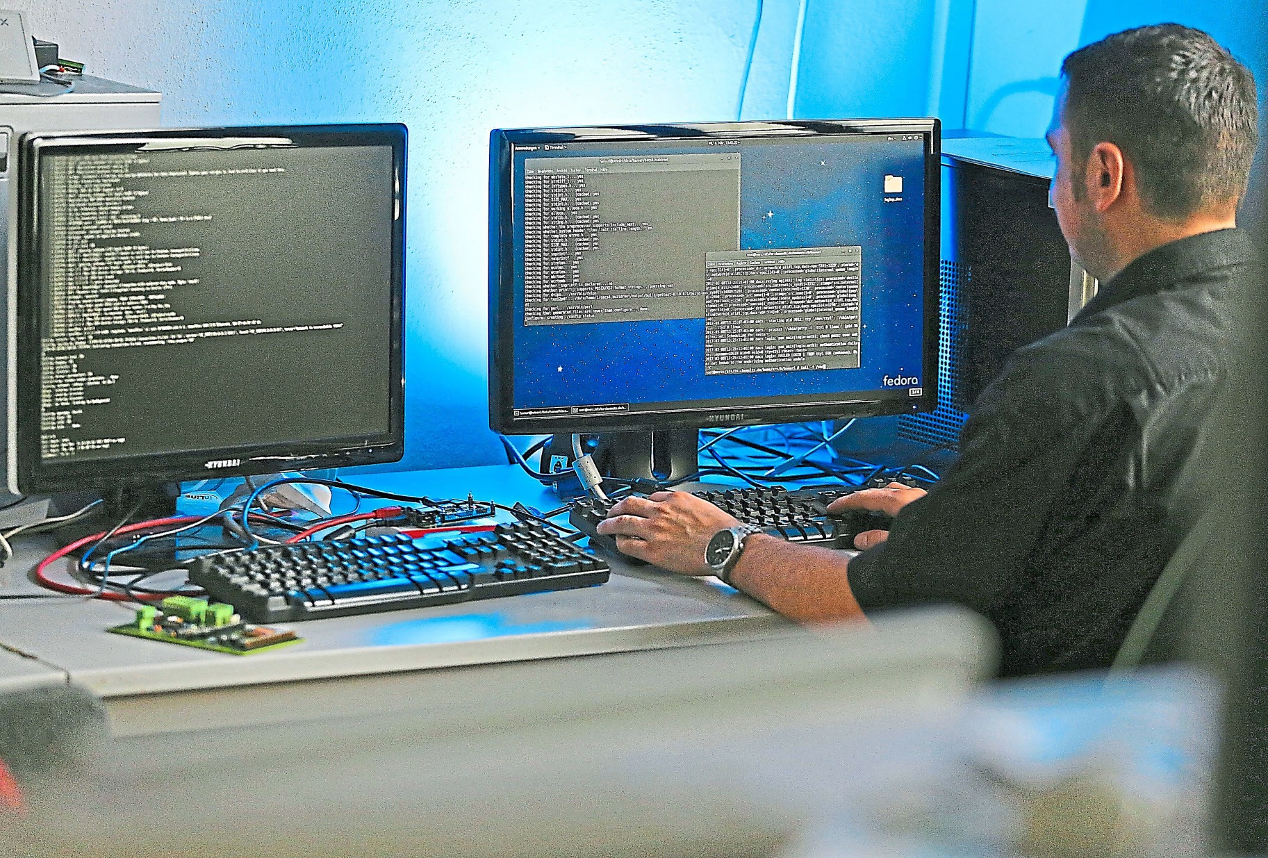 Fachkräfte für Informations- und Kommunikationstechnik haben beste Zukunftschancen. Schon jetzt fehlen deutschlandweit etwa 82 000 Experten. Foto: Woitas/dpa Fachkräfte für Informations- und Kommunikationstechnik haben beste Zukunftschancen. Schon jetzt fehlen deutschlandweit etwa 82 000 Experten. Foto: Woitas/dpa