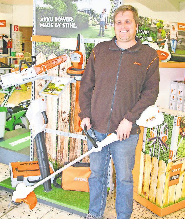Arne Honig von Strohdach Kommunaltechnik setzt auf Stihl-Akkutechnik. Arne Honig von Strohdach Kommunaltechnik setzt auf Stihl-Akkutechnik.