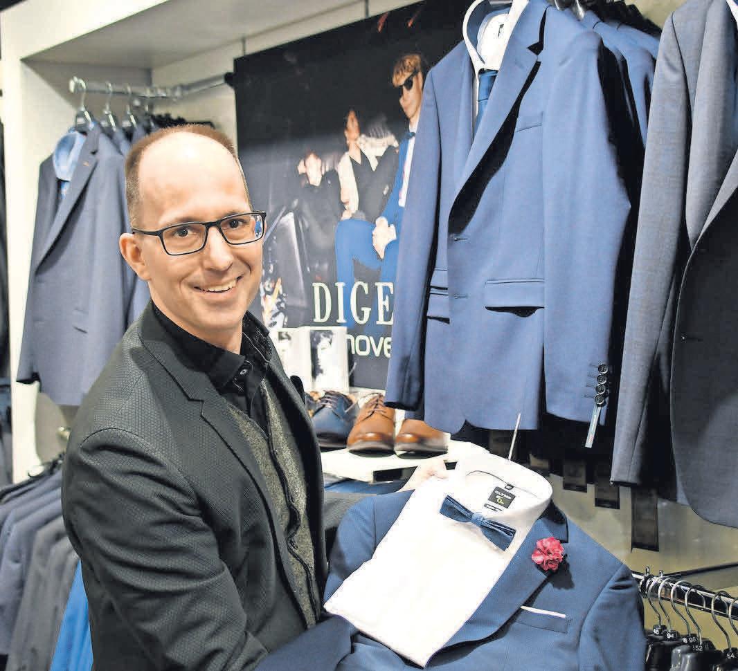 Markus Mai bietet Erfahrung und Vielfalt bei der Wahl des Konfirmations-Outfits. Markus Mai bietet Erfahrung und Vielfalt bei der Wahl des Konfirmations-Outfits.