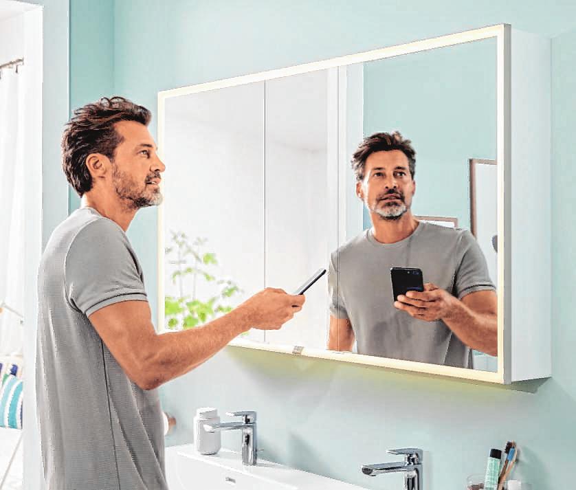 Die Spiegelschränke helfen beim Aufräumen. Außerdem bieten sie Licht nach Laune – auf Wunsch sogar via App oder Zuruf.BILD: VDS/VILLEROY & BOCH/AKZ-O