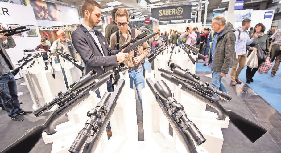 Bei der Sonderpräsentation Jagd- und Sportwaffen | Optik präsentieren renommierte Unternehmen wie Carl Zeiss, Blaser, H. Krieghoff, Mauser, Merkel und Sauer neueste Trends und bewährte Klassiker. Bei der Sonderpräsentation Jagd- und Sportwaffen | Optik präsentieren renommierte Unternehmen wie Carl Zeiss, Blaser, H. Krieghoff, Mauser, Merkel und Sauer neueste Trends und bewährte Klassiker.