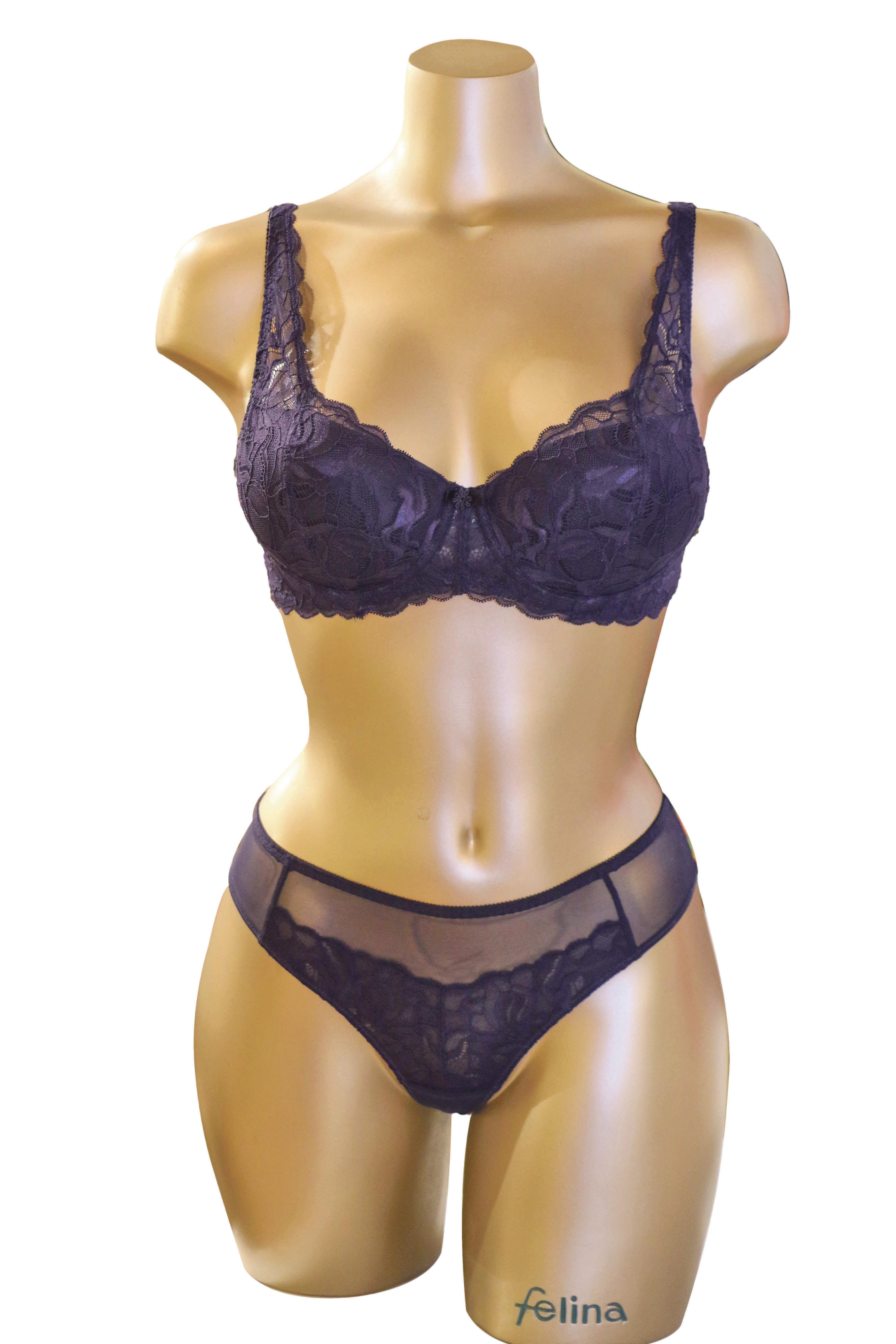 Dessous liegen auch oft unter dem Weihnachtsbaum. Wichtig für den Käufer ist es die genaue Größe der Beschenkten zu kennen. Der Wäscheladen von Alexandra Lott bietet für jede Größe etwas Hübsches. Dessous liegen auch oft unter dem Weihnachtsbaum. Wichtig für den Käufer ist es die genaue Größe der Beschenkten zu kennen. Der Wäscheladen von Alexandra Lott bietet für jede Größe etwas Hübsches.
