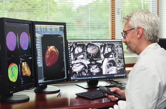 Dr. Paul Zwaka von der Conradia-Radiologie hat sich auf die kardiovaskuläre Radiologie spezialisiert und wertet die Aufnahmen von MRT und CT aus