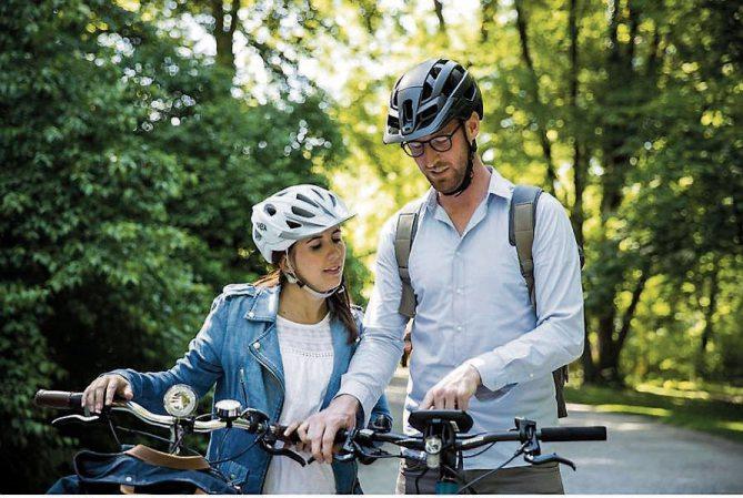 Ob zur Arbeit oder in der Freizeit, mit E-Bikes ist man ideal unterwegs. Bilder: djd/Bosch, www.flyer-bikes.com/pd-f