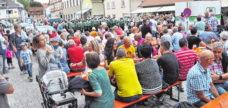 Hofheimer Werbewoche: Das bedeutet viel Musik und Volksfeststimmung. Hofheimer Werbewoche: Das bedeutet viel Musik und Volksfeststimmung.