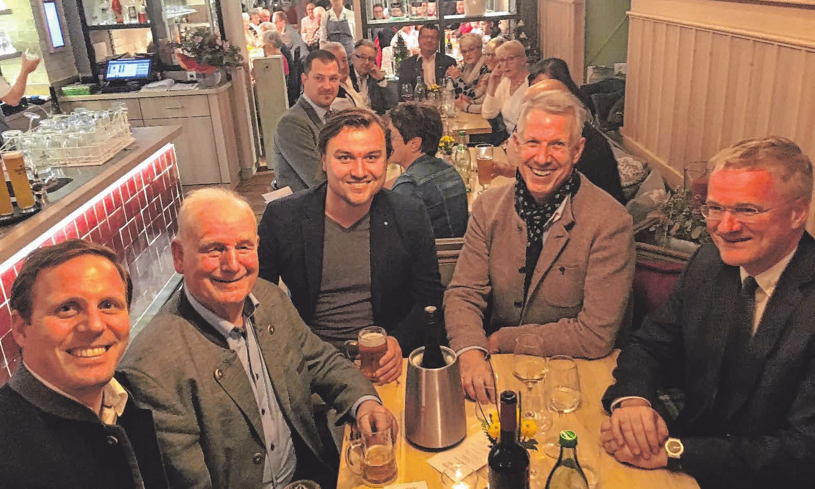 Auch Landrat Dr. Heiko Schmid (2.v.r.) war schon zu Gast in der Heimatküche. Auch Landrat Dr. Heiko Schmid (2.v.r.) war schon zu Gast in der Heimatküche.