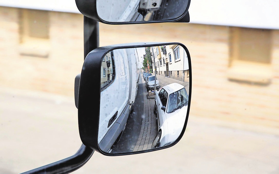 Achtung, toter Winkel: Assistenzsysteme können Gefahren minimieren. Autofahrer sollten sich aber nicht blind darauf verlassen. Achtung, toter Winkel: Assistenzsysteme können Gefahren minimieren. Autofahrer sollten sich aber nicht blind darauf verlassen.
