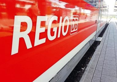 Sorgenfrei zu „Wein am Dom“: mit der Bahn. | Archivfoto: Hartschuh Sorgenfrei zu „Wein am Dom“: mit der Bahn. | Archivfoto: Hartschuh