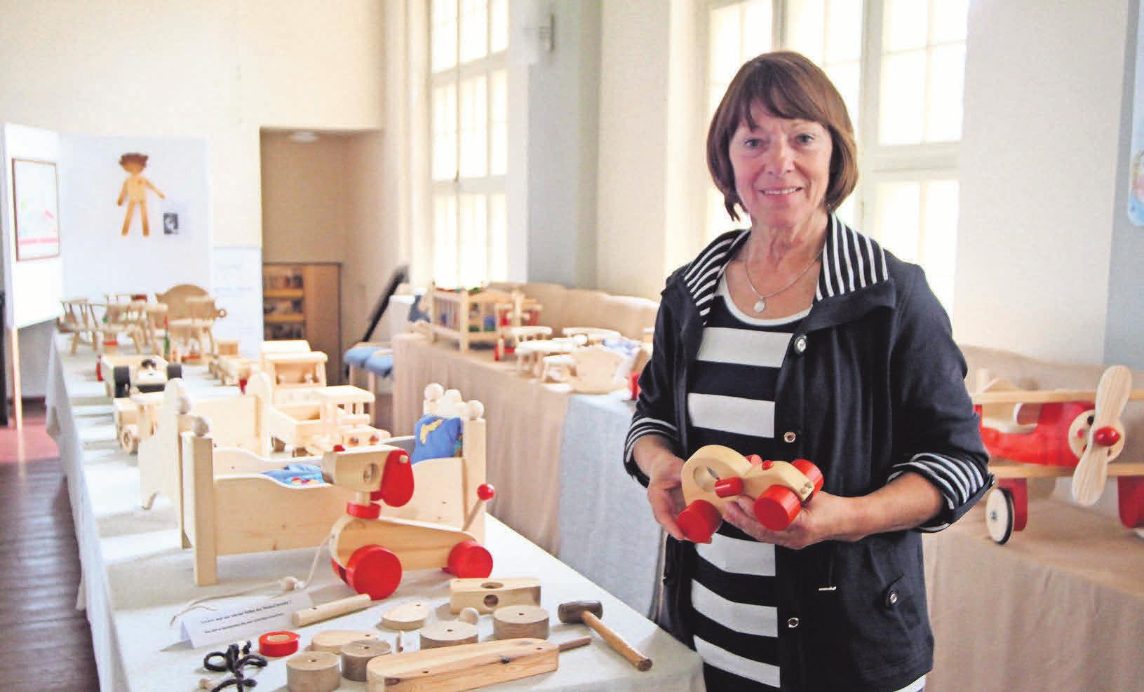Holzgestalterin Hannelore Thielke ist bei der Kunstmeile dabei. FOTOS: LAURA SANDER, TANJA M. MAROTZKE Holzgestalterin Hannelore Thielke ist bei der Kunstmeile dabei. FOTOS: LAURA SANDER, TANJA M. MAROTZKE