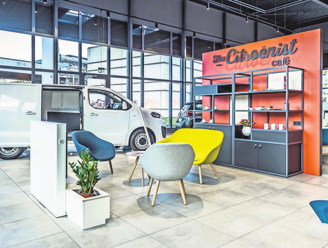 Die verwendeten Farben und Materialien wie offenporiges Holz und stylische Loungemöbel strahlen Behaglichkeit & Wärme aus und bringen den für die Marke Citroën typischen Komfort jetzt auch im Autohaus perfekt zur Geltung. Foto: Olaf Malzahn Die verwendeten Farben und Materialien wie offenporiges Holz und stylische Loungemöbel strahlen Behaglichkeit & Wärme aus und bringen den für die Marke Citroën typischen Komfort jetzt auch im Autohaus perfekt zur Geltung. Foto: Olaf Malzahn