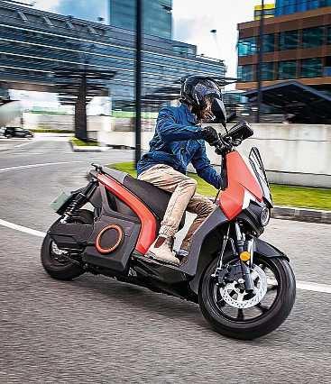 Auch auf zwei Rädern flott unterwegs: Seat Mó 125. Foto: Seat/CHRISTIAN HOUDEK Auch auf zwei Rädern flott unterwegs: Seat Mó 125. Foto: Seat/CHRISTIAN HOUDEK