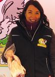 Niki Wardakas verkauft Butterhähnchen vom Hachmann-Hof auf Wochenmärkte