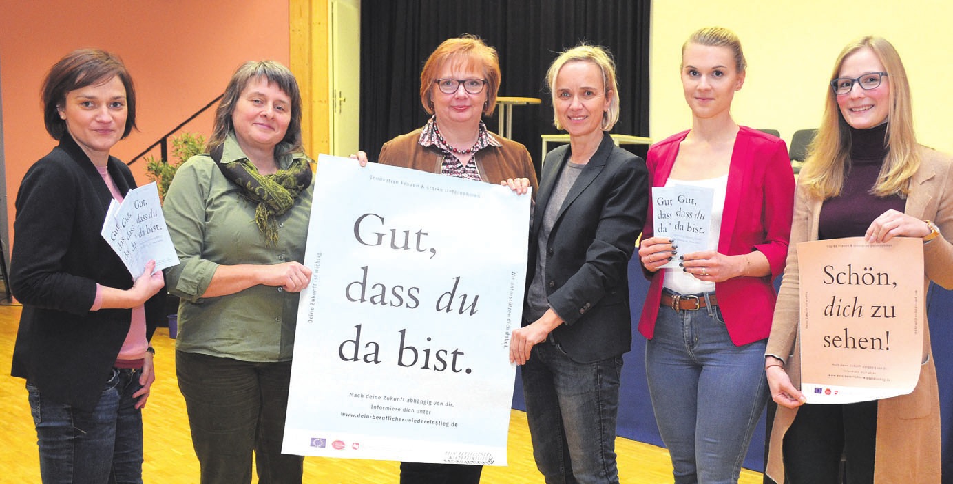Vertreterinnen des Börsenteams im Saal der VHS: Susann Köhler, Bettina Klim, Beate Ebeling, Gabriele Kühne, Franziska Pönitzsch und Britta Steinkamp. Vertreterinnen des Börsenteams im Saal der VHS: Susann Köhler, Bettina Klim, Beate Ebeling, Gabriele Kühne, Franziska Pönitzsch und Britta Steinkamp.